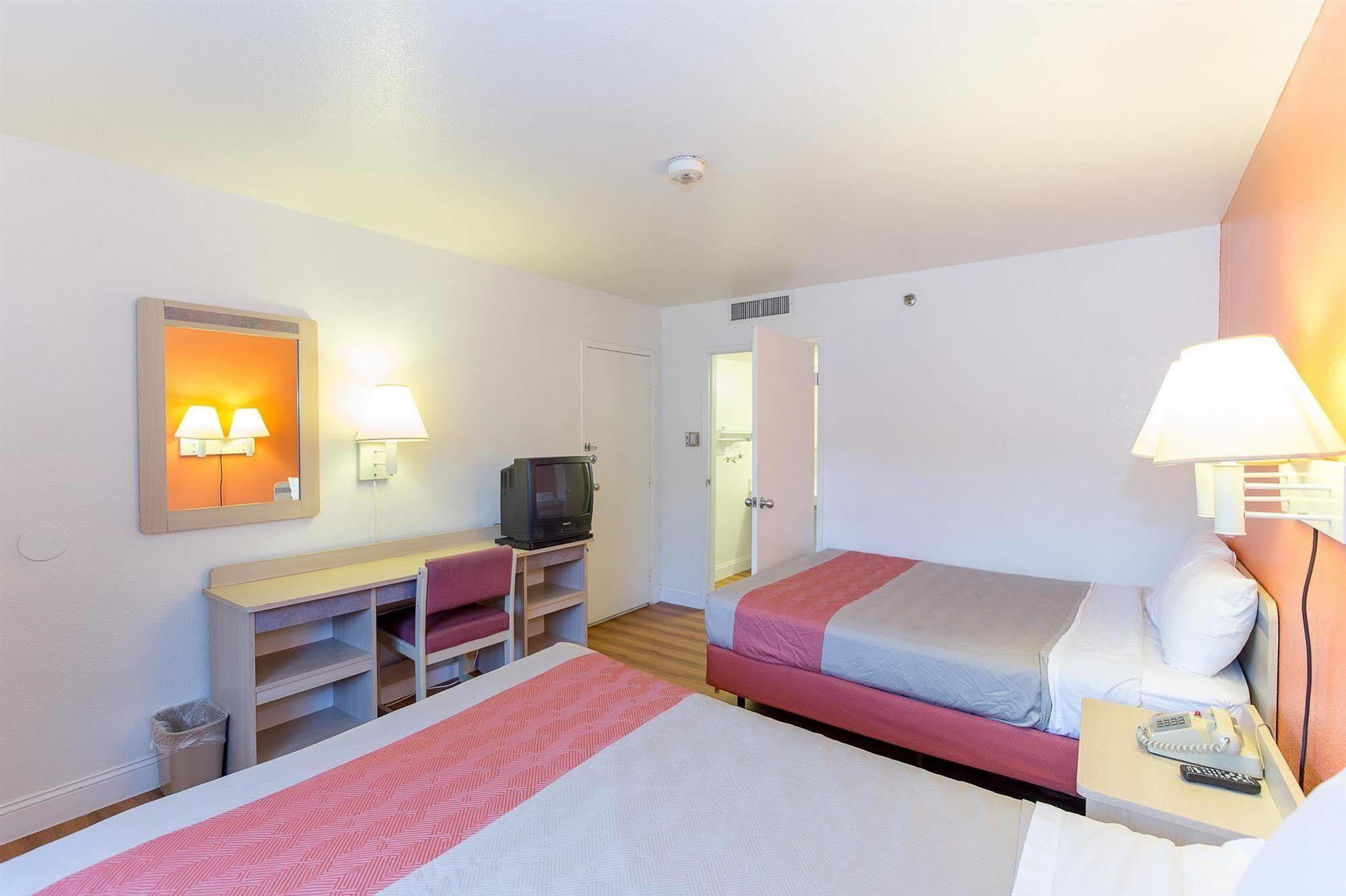 Motel 6 Vallejo - Maritime North Kültér fotó