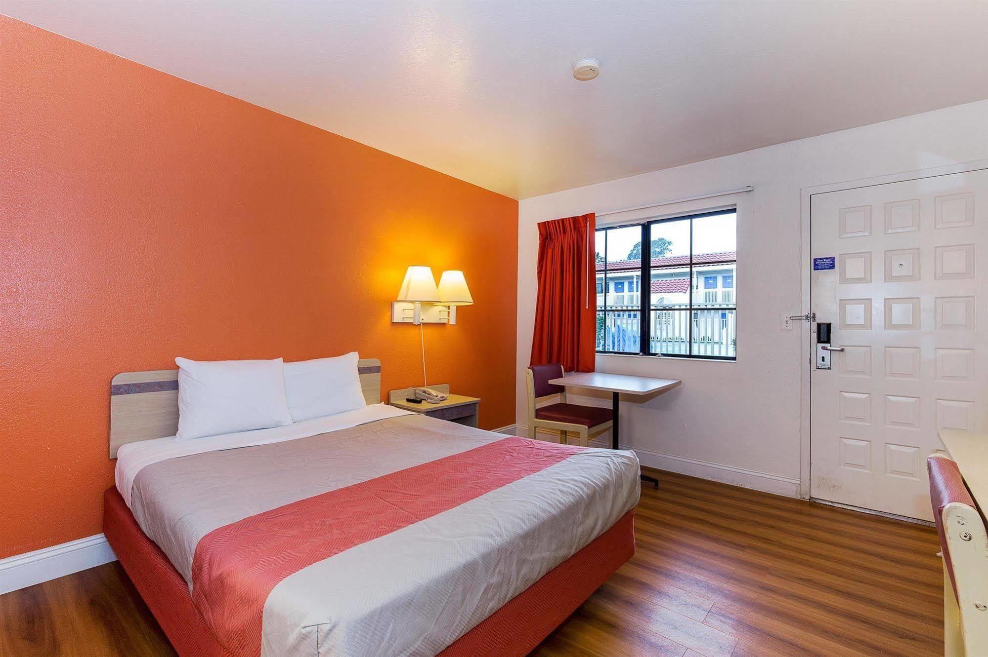 Motel 6 Vallejo - Maritime North Kültér fotó