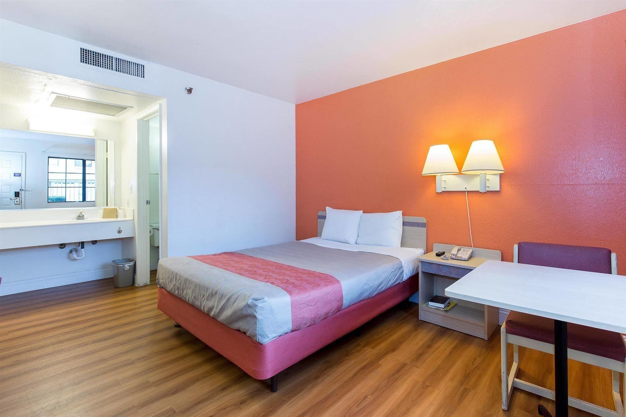 Motel 6 Vallejo - Maritime North Kültér fotó
